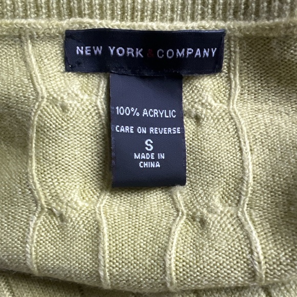 NEW YORK & COMPANY WOMEN’S LIME GREEN KNIT SHORT SLEEVE V-NECK VEST STYLE - Picture 7 of 7